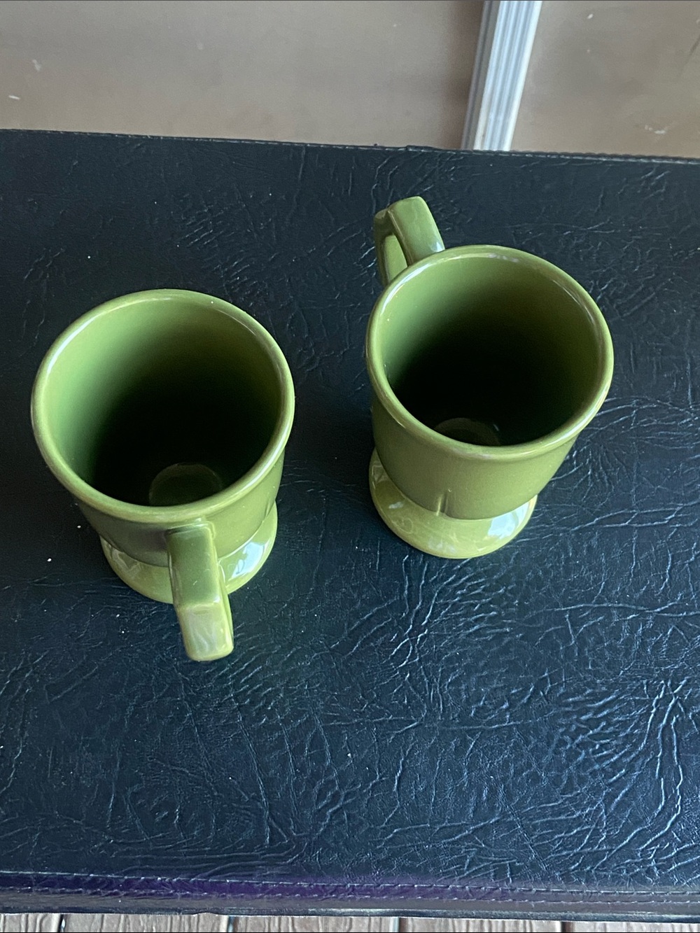 Home Trends Olive Green Ceramic Pedestal Mug Set